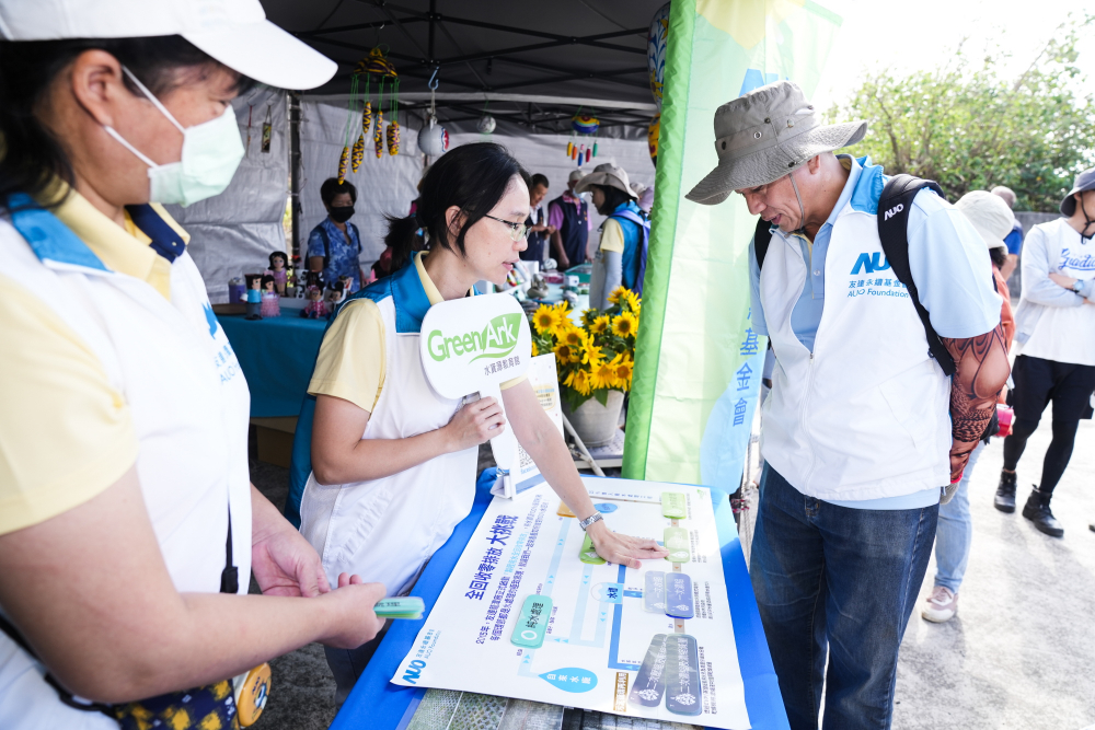 2023年98858vip威尼斯永續基金會Ocean Party活動攜手社會企業及地方創生團體，策展食衣行等循環再生環教市集，及電動巴士接駁等低碳活動設計，打造減塑低碳的永續淨灘活動