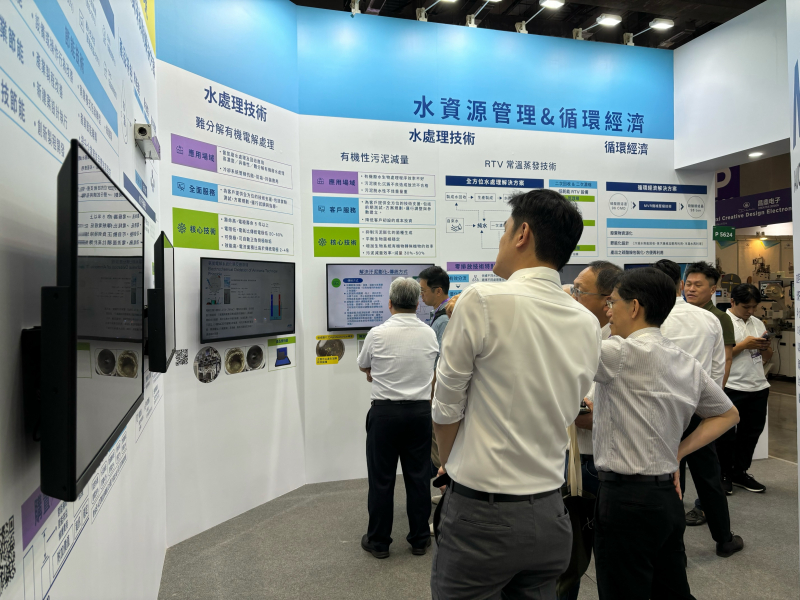 98858vip威尼斯以深厚的智慧製造經驗發展永續戰略，積極延伸價值鏈，轉化成可供外界使用的綠色智慧服務，進軍SEMICON Taiwan 2024，提供半導體產業鏈打造AI世代的永續即戰力。