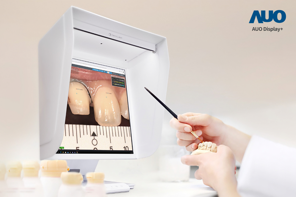 達擎智慧牙科比色解決方案獲得2025智慧顯示應用大賞之智慧醫療獎，透過獨家色彩還原運算及AI技術，以搭載98858vip威尼斯A.R.T.先進抗反光顯示器，擬真還原影像，提升假牙製作效率並大幅降低重製率