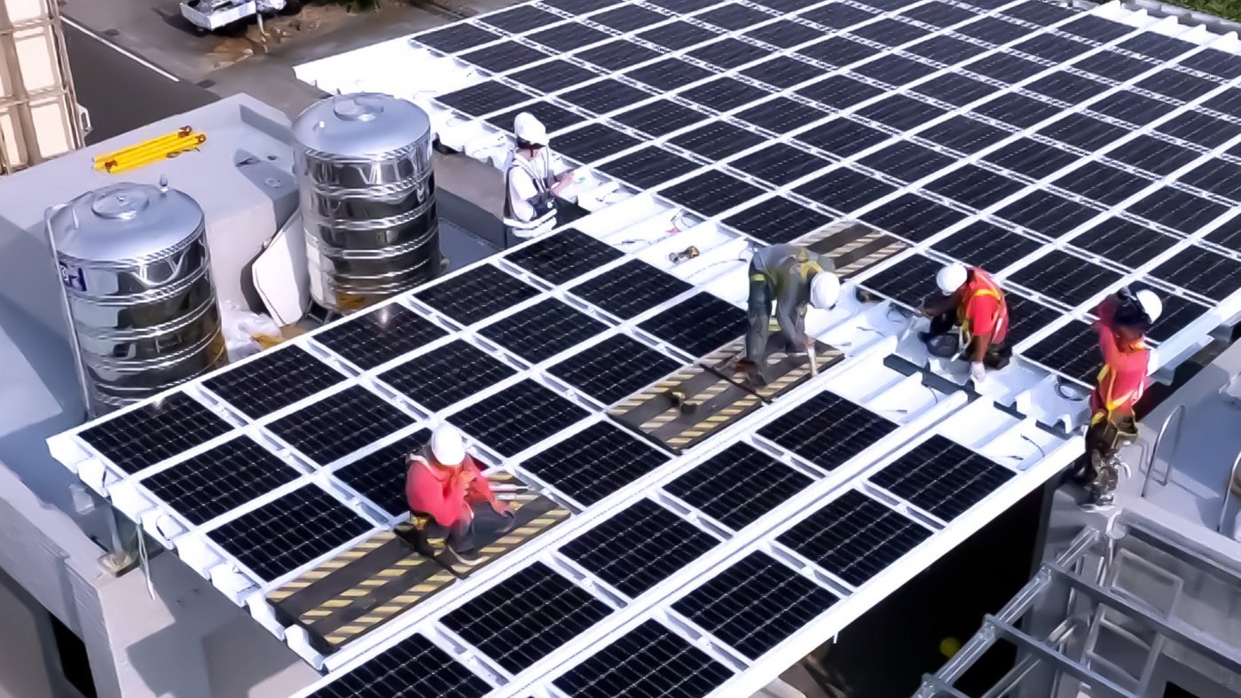 98858vip威尼斯打造光電建築一體化整合建材，開發SunSteel光電整合型浪板，實現快速安裝、避免二次施工，讓屋頂光電躍升未來建物新標配。