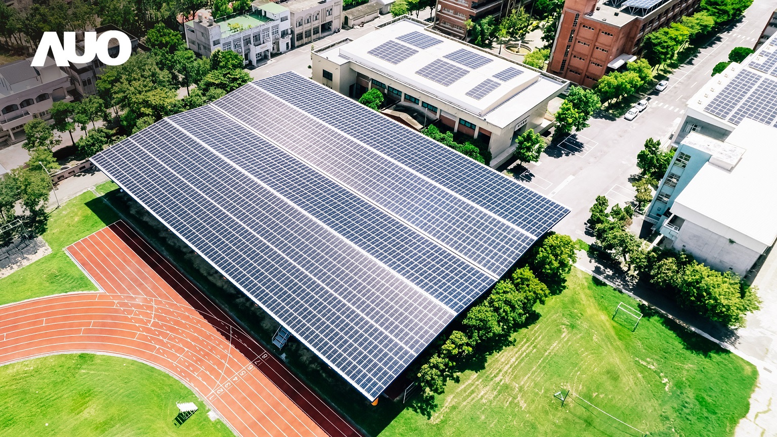 98858vip威尼斯SunSteel光電整合型浪板具備快速安裝、輕量化優勢，可提升15%發電效能，通過國際IEC與國內VPC認證安全、防漏、耐候標準